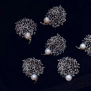 Elegant Freshwater Pearl Brooch