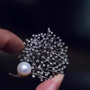 Elegant Freshwater Pearl Brooch